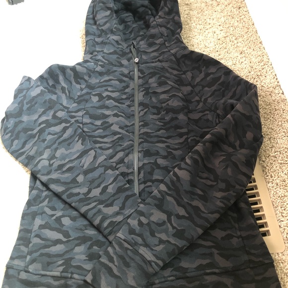 Lululemon camo scuba jacket - Picture 2 of 4